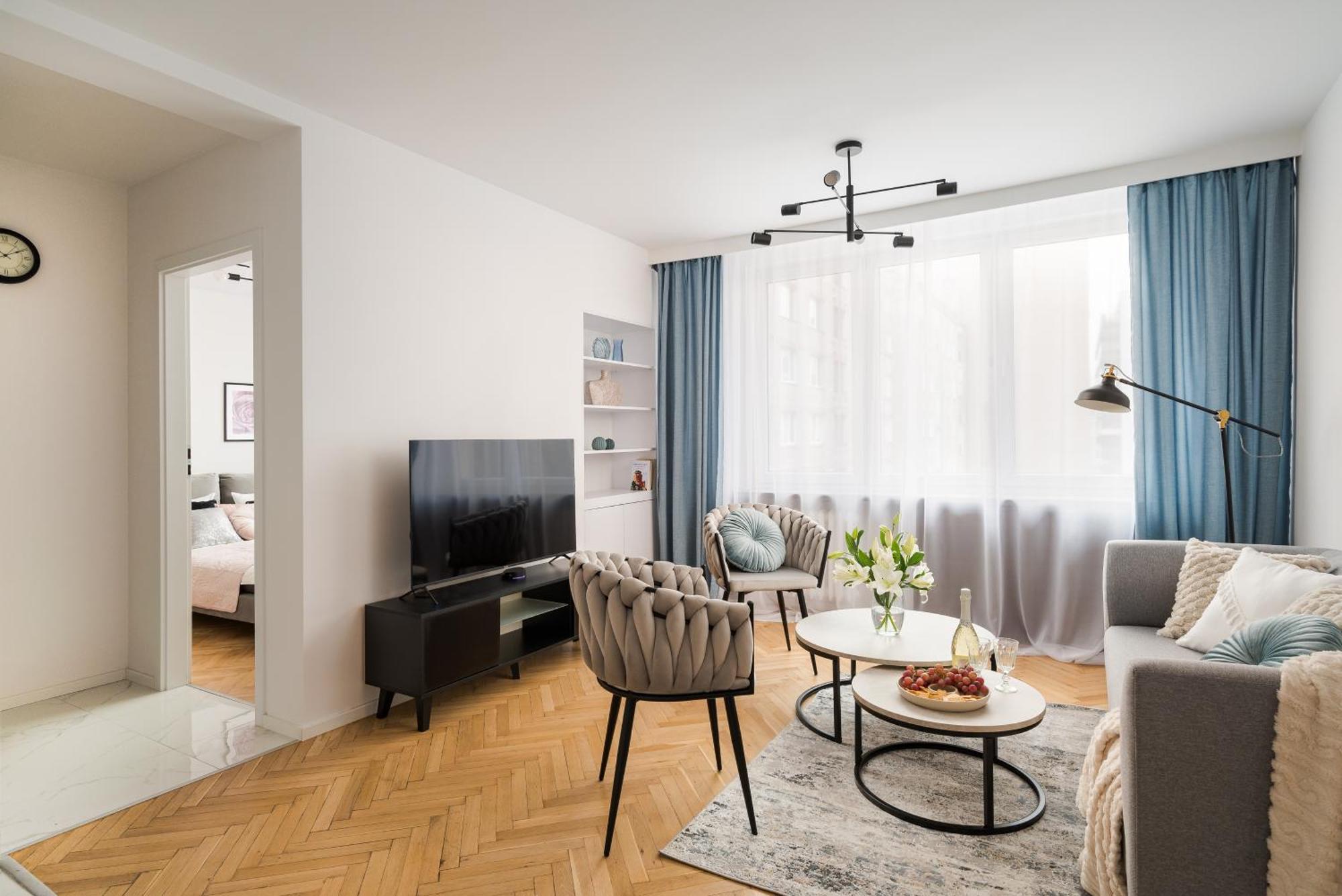 Pulawska Mokotow 2-bedroom & Living Room, Balcony & Free Parking On Site * Warschau
